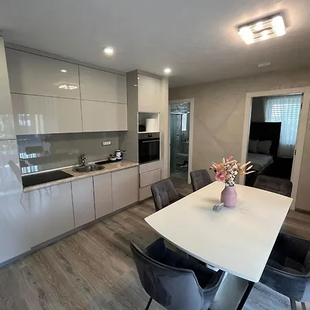 Moste 2 - Free Parking & Pool, Ev Station Apartment *